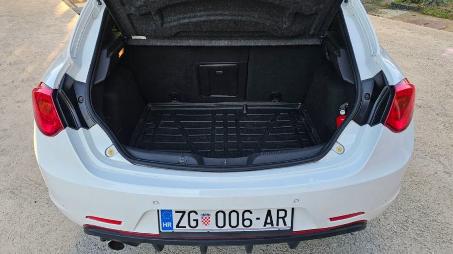 Alfa Romeo Giulietta 1.6 JTDm TCT Super Sportiva, fotografija 8