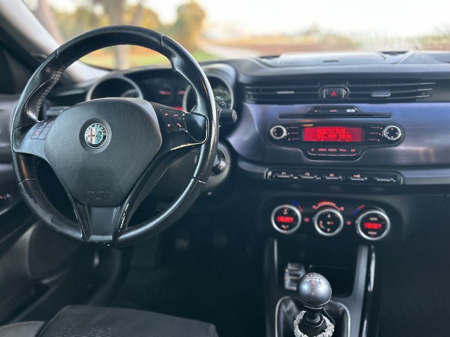 Alfa Romeo Giulietta 1,6 JTDm DISEL, fotografija 10