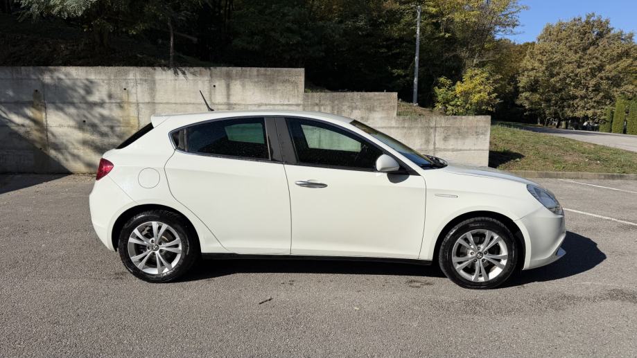 Alfa Romeo Giulietta 1,6jtd, fotografija 6