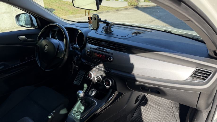 Alfa Romeo Giulietta 1,6jtd, fotografija 13