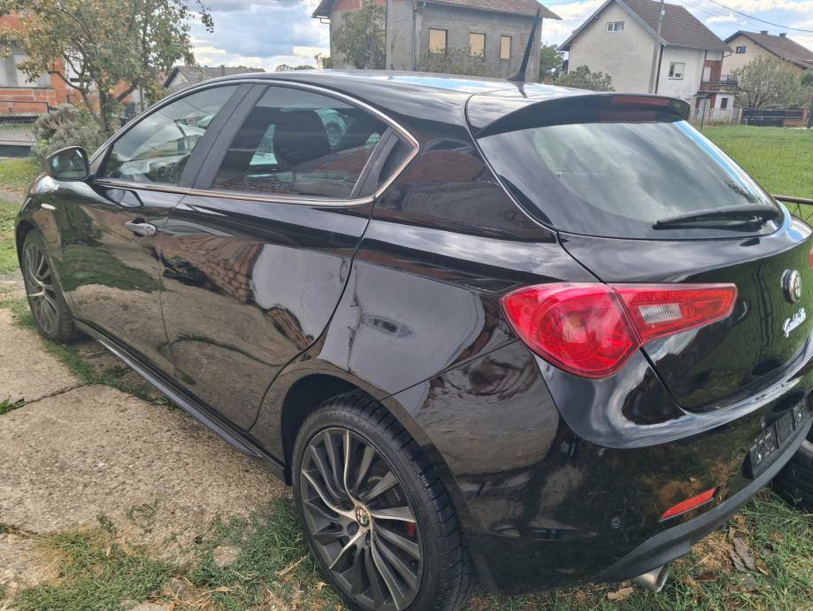 Alfa Romeo Giulietta 2,0 JTDM QV LINE, fotografija 2