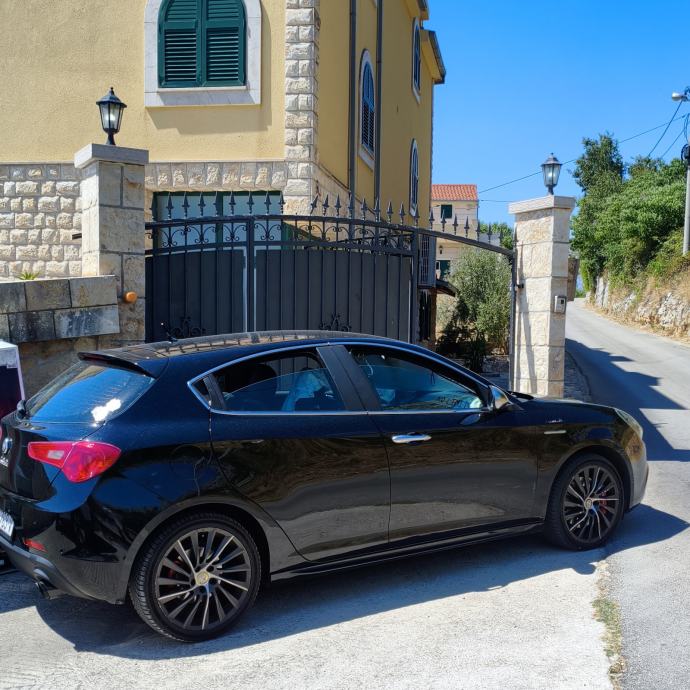 Alfa Romeo Giulietta 2,0, fotografija 2