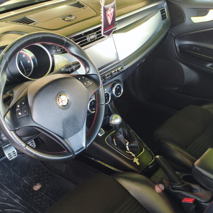 Alfa Romeo Giulietta 2,0, fotografija 9