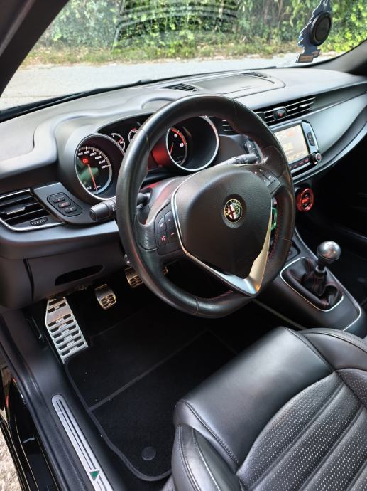 Alfa Romeo Giulietta 2,0, fotografija 8