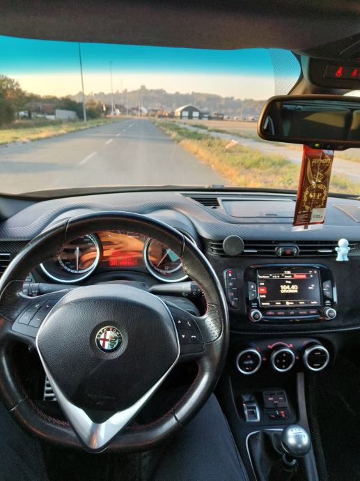 Alfa Romeo Giulietta 2,0jtdm XENON/NAVI/PANORAMA, fotografija 18
