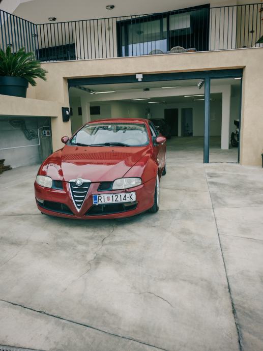 Alfa Romeo GT 1,9 JTD M-Jet, fotografija 2