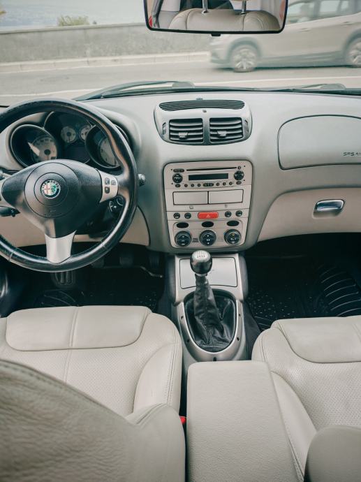 Alfa Romeo GT 1,9 JTD M-Jet, fotografija 11