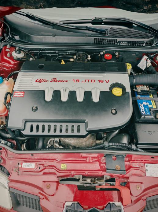 Alfa Romeo GT 1,9 JTD M-Jet, fotografija 10