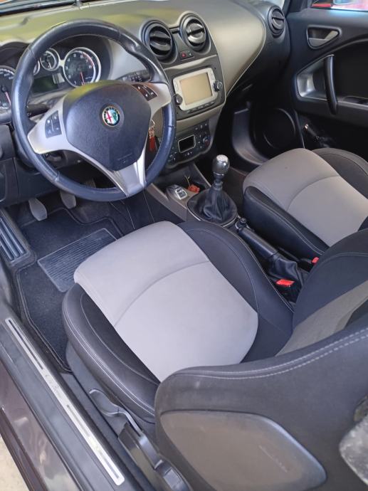 Alfa Romeo MiTo 0.9 TwinAir [dva seta felgi i guma] [prilika], fotografija 15