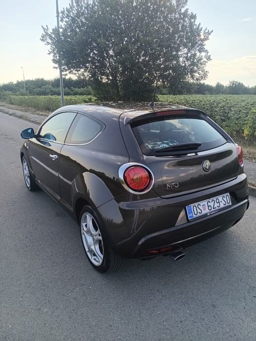 Alfa Romeo MiTo 0.9 TwinAir [dva seta felgi i guma] [prilika], fotografija 9