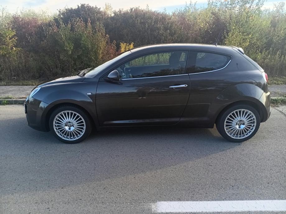 Alfa Romeo MiTo 0.9 TwinAir [dva seta felgi i guma] [prilika], fotografija 2