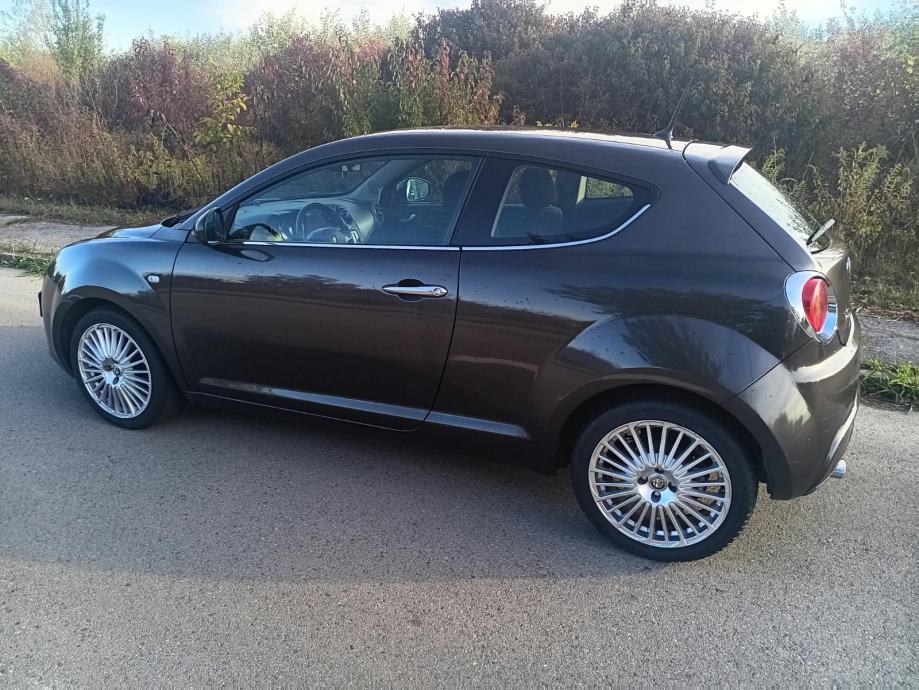 Alfa Romeo MiTo 0.9 TwinAir [dva seta felgi i guma] [prilika], fotografija 3
