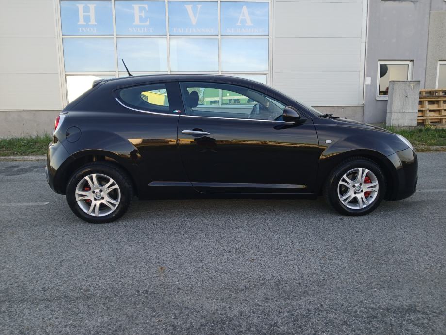 Alfa Romeo MiTo 1,3 JTDM-PERLA CRNA-IZVRSNO STANJE-NAVI-reg 04/2027, fotografija 8