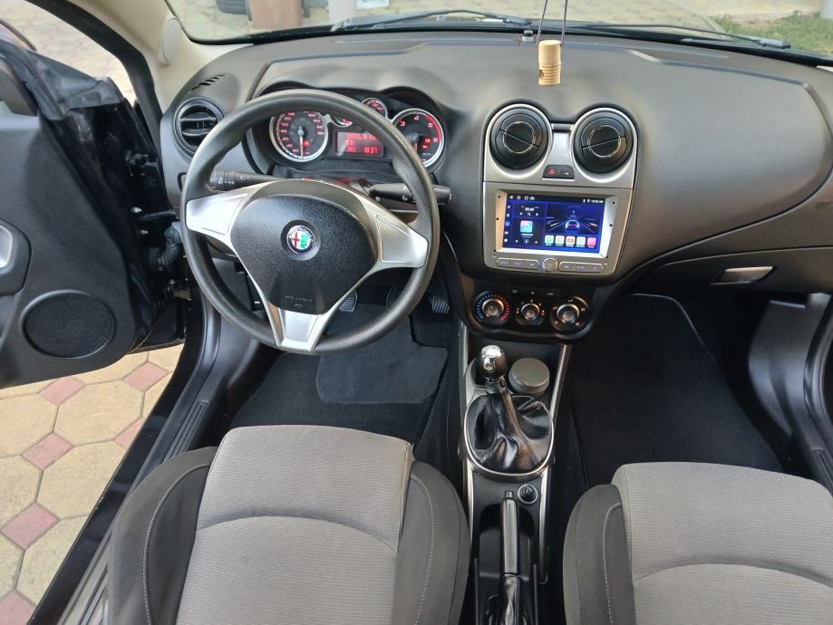 Alfa Romeo MiTo 1,3 JTDM-PERLA CRNA-IZVRSNO STANJE-NAVI-reg 04/2027, fotografija 18