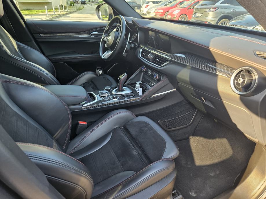 Alfa Romeo Stelvio 2,0 Turbo automatik, fotografija 6
