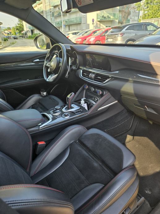 Alfa Romeo Stelvio 2,0 Turbo automatik, fotografija 10