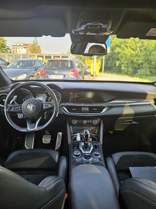 Alfa Romeo Stelvio 2,0 Turbo automatik, fotografija 11