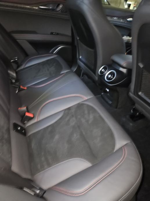 Alfa Romeo Stelvio 2,0 Turbo automatik, fotografija 12