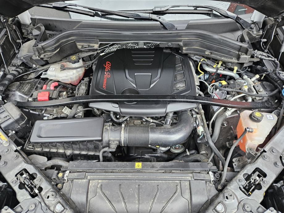 Alfa Romeo Stelvio 2,0 Turbo automatik, fotografija 16