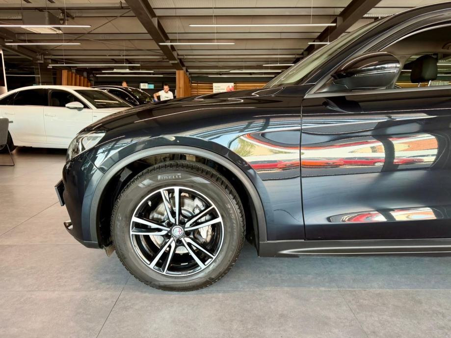 Alfa Romeo Stelvio 2,2 JTDM NAVIGACIJA • KAMERA • SERVISNA • ALU18", fotografija 12