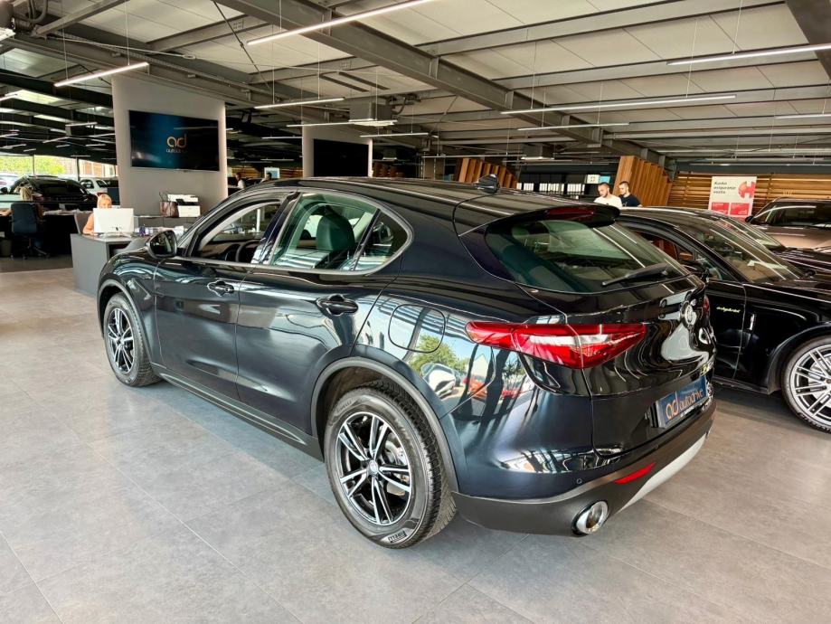 Alfa Romeo Stelvio 2,2 JTDM NAVIGACIJA • KAMERA • SERVISNA • ALU18", fotografija 5