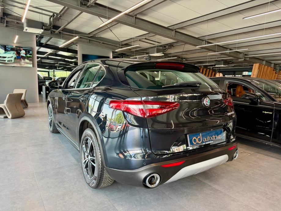 Alfa Romeo Stelvio 2,2 JTDM NAVIGACIJA • KAMERA • SERVISNA • ALU18", fotografija 6