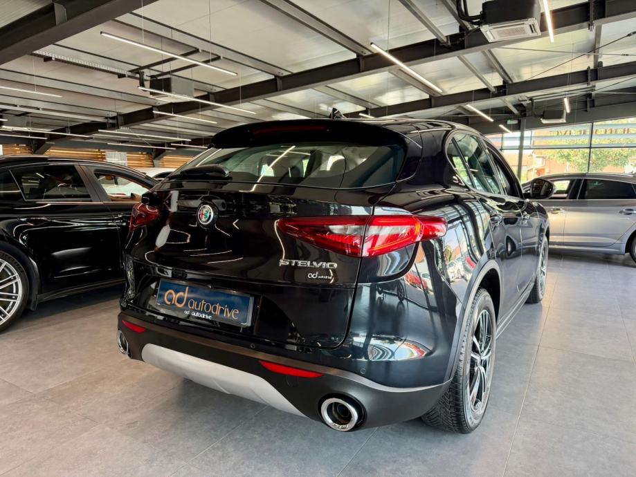 Alfa Romeo Stelvio 2,2 JTDM NAVIGACIJA • KAMERA • SERVISNA • ALU18", fotografija 8