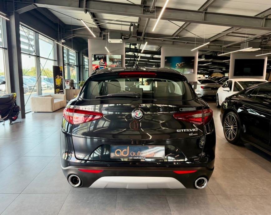 Alfa Romeo Stelvio 2,2 JTDM NAVIGACIJA • KAMERA • SERVISNA • ALU18", fotografija 7