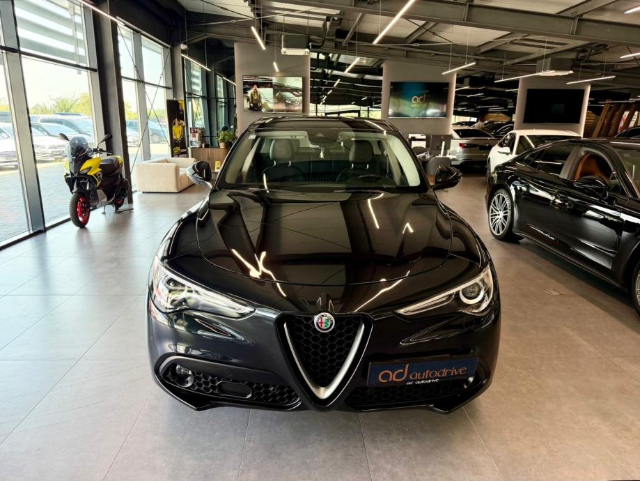 Alfa Romeo Stelvio 2,2 JTDM NAVIGACIJA • KAMERA • SERVISNA • ALU18", fotografija 3