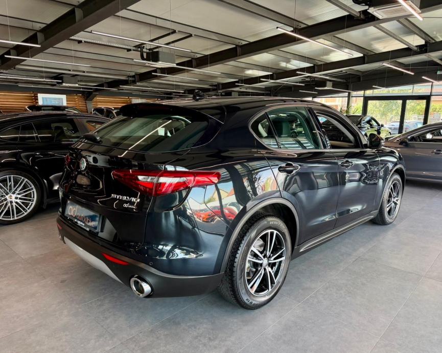 Alfa Romeo Stelvio 2,2 JTDM NAVIGACIJA • KAMERA • SERVISNA • ALU18", fotografija 9