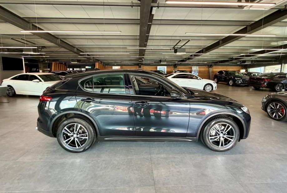 Alfa Romeo Stelvio 2,2 JTDM NAVIGACIJA • KAMERA • SERVISNA • ALU18", fotografija 10