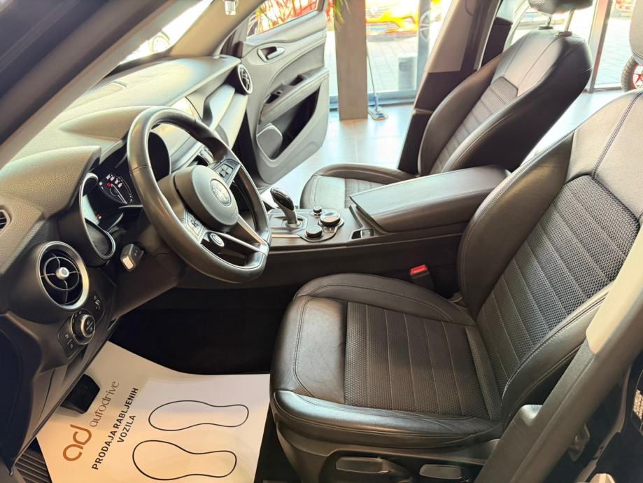 Alfa Romeo Stelvio 2,2 JTDM NAVIGACIJA • KAMERA • SERVISNA • ALU18", fotografija 16