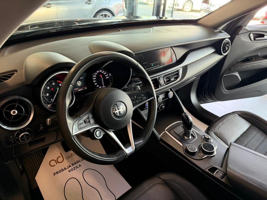 Alfa Romeo Stelvio 2,2 JTDM NAVIGACIJA • KAMERA • SERVISNA • ALU18", fotografija 15
