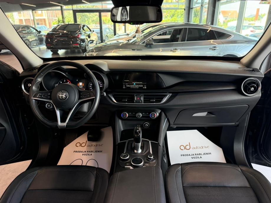 Alfa Romeo Stelvio 2,2 JTDM NAVIGACIJA • KAMERA • SERVISNA • ALU18", fotografija 17