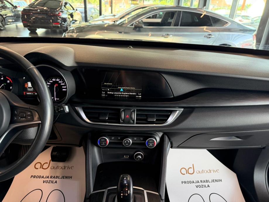Alfa Romeo Stelvio 2,2 JTDM NAVIGACIJA • KAMERA • SERVISNA • ALU18", fotografija 20