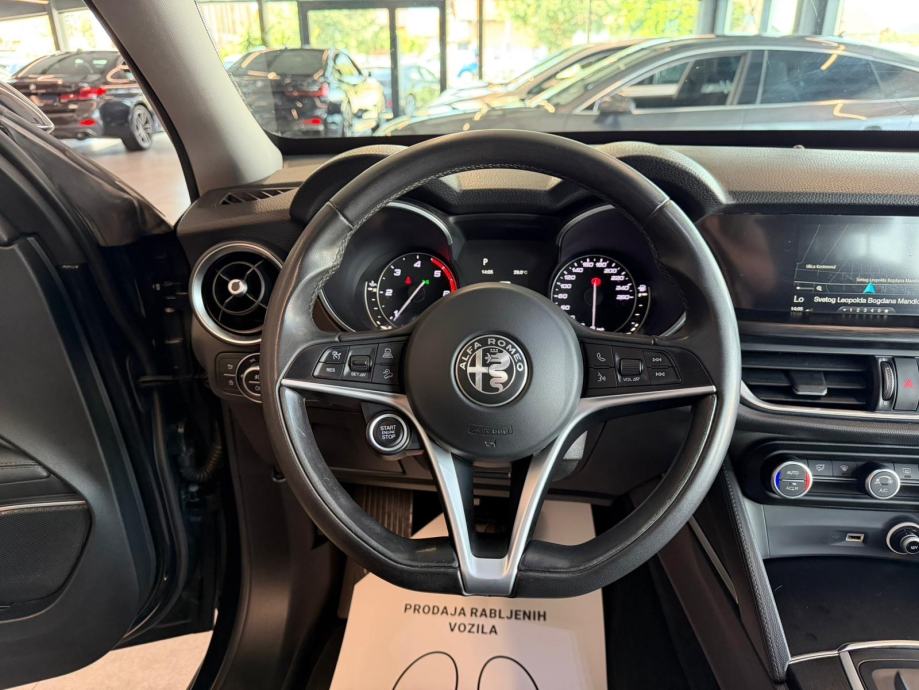 Alfa Romeo Stelvio 2,2 JTDM NAVIGACIJA • KAMERA • SERVISNA • ALU18", fotografija 19