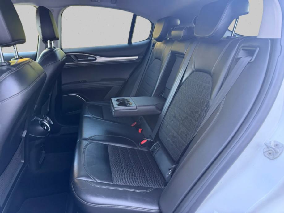 Alfa Romeo Stelvio 2.2 D Q4 210 KS SPORT *SERVISNA* 4x4*AUTOMATIK*KOŽA, fotografija 8