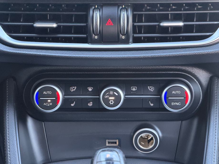 Alfa Romeo Stelvio 2.2 D Q4 210 KS SPORT *SERVISNA* 4x4*AUTOMATIK*KOŽA, fotografija 13