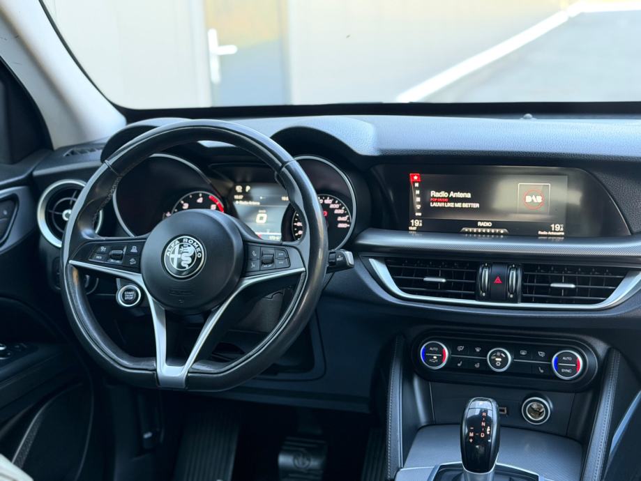 Alfa Romeo Stelvio 2.2 D Q4 210 KS SPORT *SERVISNA* 4x4*AUTOMATIK*KOŽA, fotografija 14