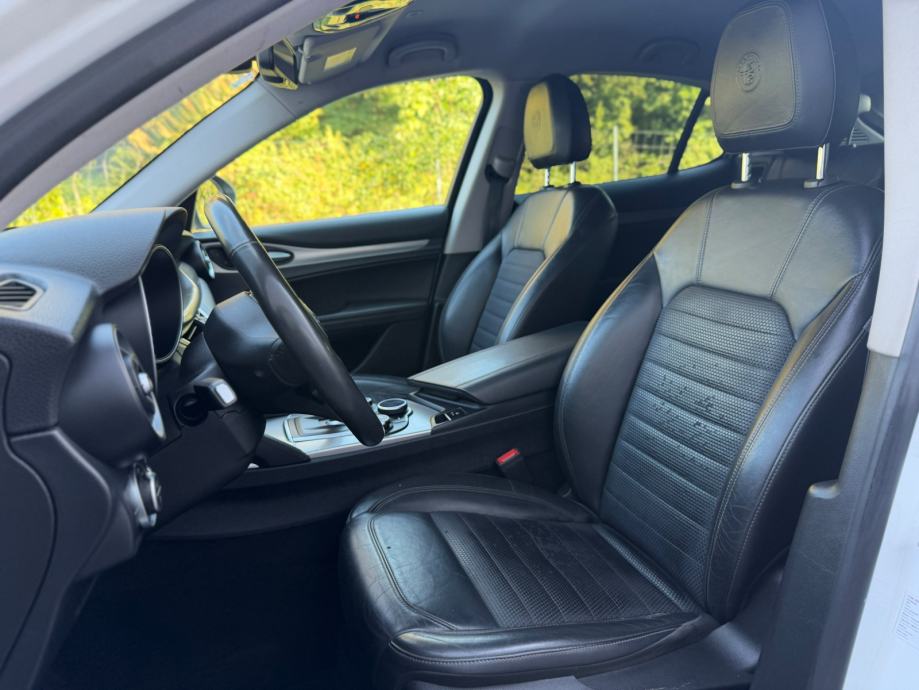 Alfa Romeo Stelvio 2.2 D Q4 210 KS SPORT *SERVISNA* 4x4*AUTOMATIK*KOŽA, fotografija 15