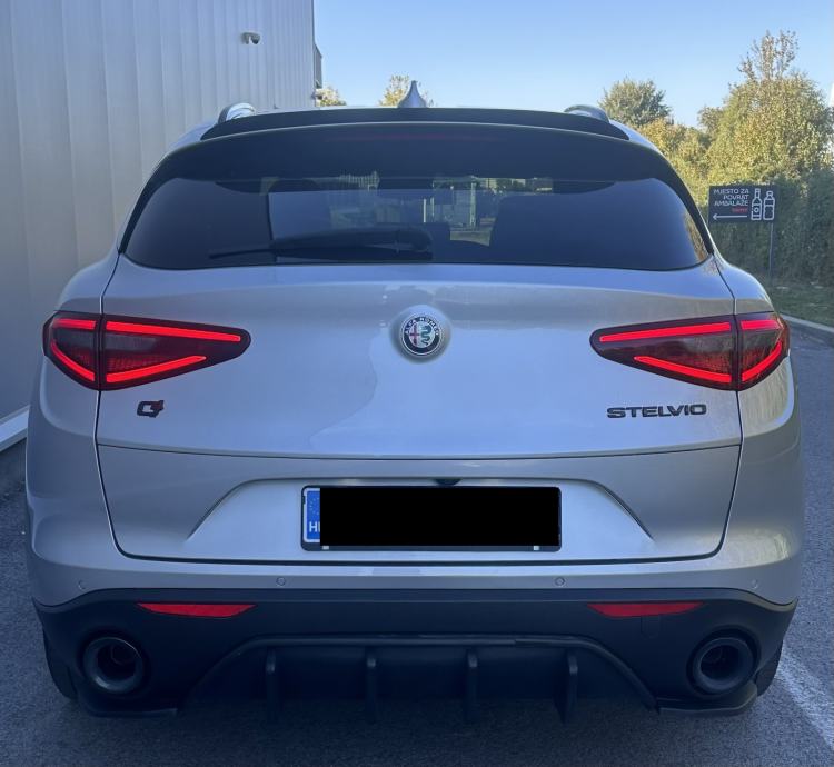 ALFA ROMEO STELVIO Q4, 2.2 D, 210 KS VELOCE / AUTOMATIK / KAMERA / TOP, fotografija 5