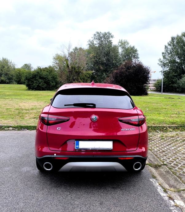 Alfa Romeo Stelvio Q4 2,2 JTDM, pogled izvana - slika 4