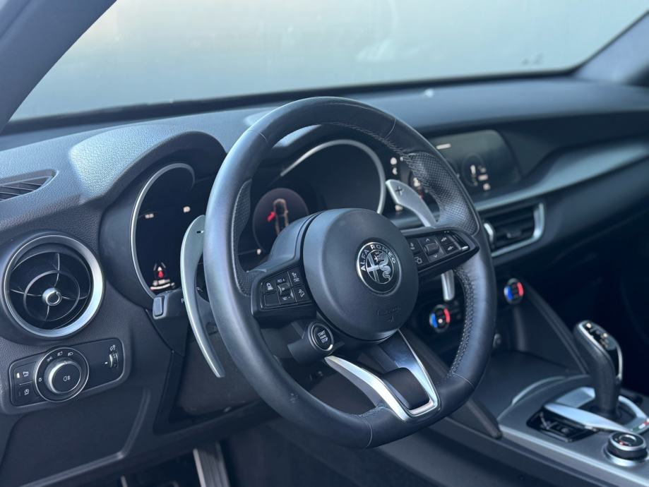Alfa Romeo Stelvio Veloce 2,0 Turbo 280ks 2024 - Alu 21”•U PDV-u, fotografija 9