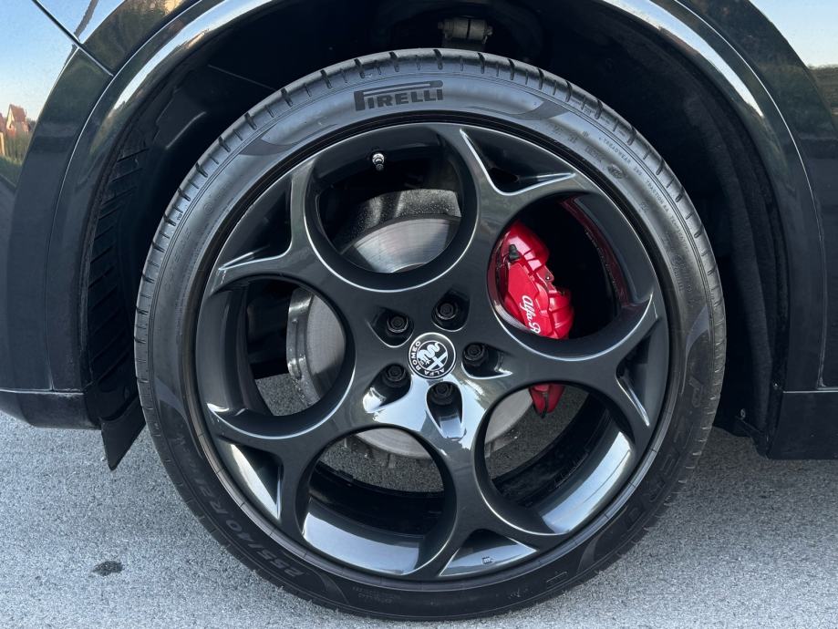 Alfa Romeo Stelvio Veloce 2,0 Turbo 280ks 2024 - Alu 21”•U PDV-u, fotografija 7