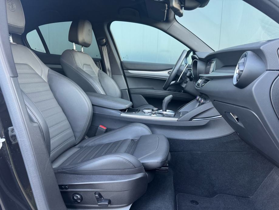 Alfa Romeo Stelvio Veloce 2,0 Turbo 280ks 2024 - Alu 21”•U PDV-u, fotografija 13