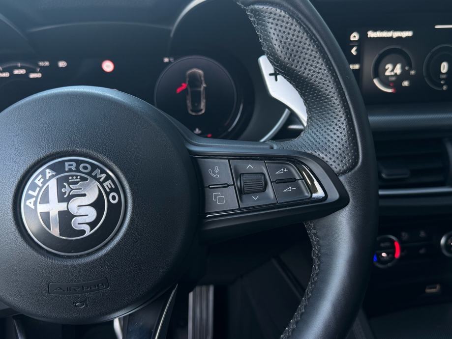 Alfa Romeo Stelvio Veloce 2,0 Turbo 280ks 2024 - Alu 21”•U PDV-u, fotografija 18