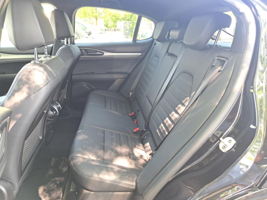 Alfa Romeo Stelvio Veloce 2.2 210 KS Q4, fotografija 18