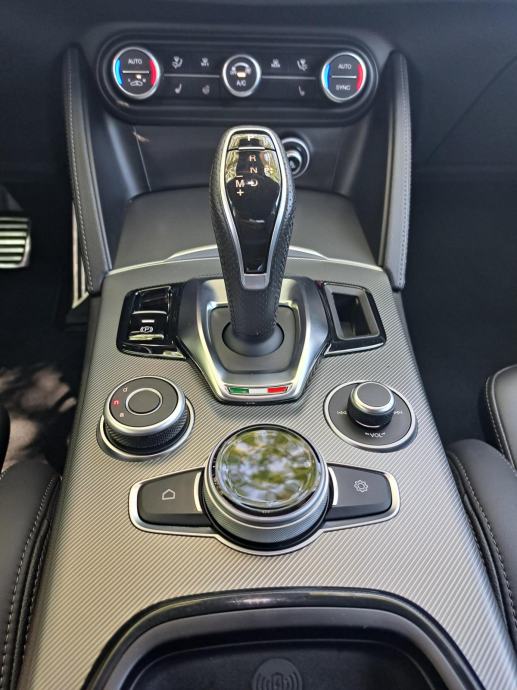 Alfa Romeo Stelvio Veloce 2.2 210 KS Q4, fotografija 13
