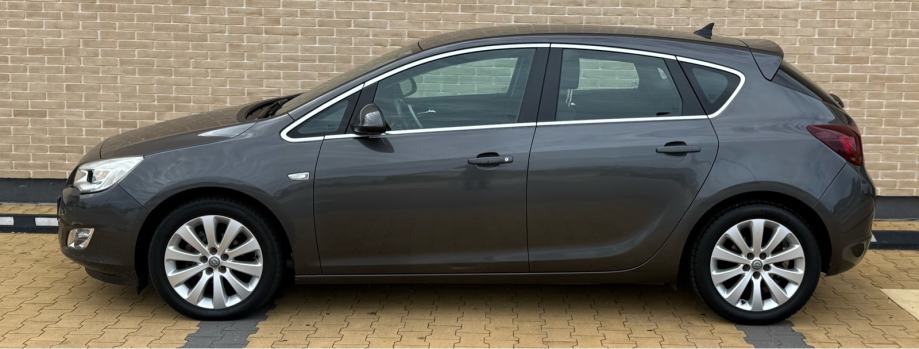 OPEL ASTRA J 2010. 1.6 16V automatik cosmo •NAVIGACIJA•130TKM•KAO NOV, fotografija 12