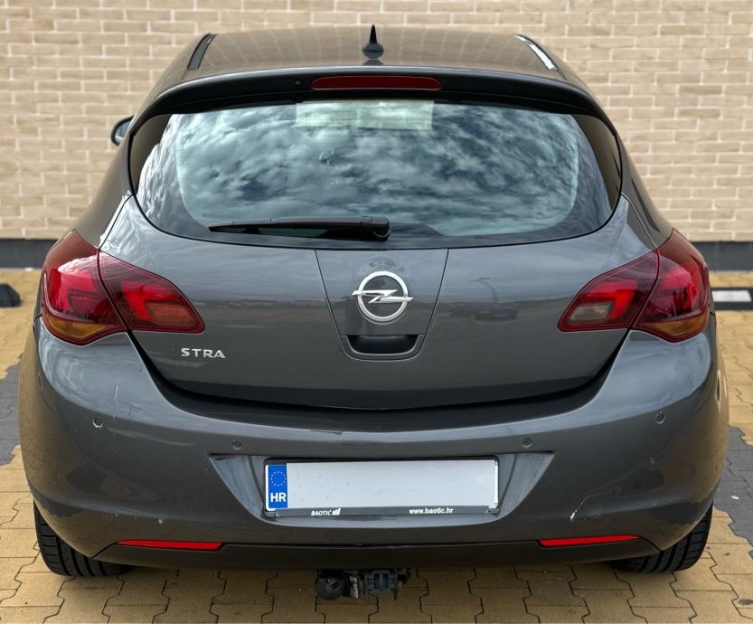 OPEL ASTRA J 2010. 1.6 16V automatik cosmo •NAVIGACIJA•130TKM•KAO NOV, fotografija 9
